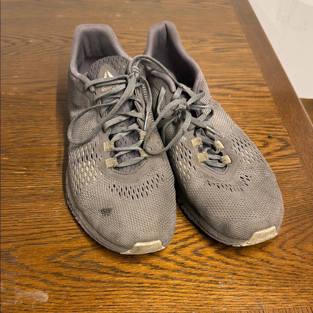 Reebok Men's Gray Athletic Shoes